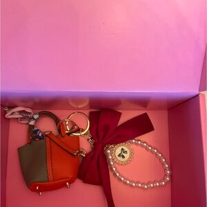 #keychain,keyring,bracelet,min bag